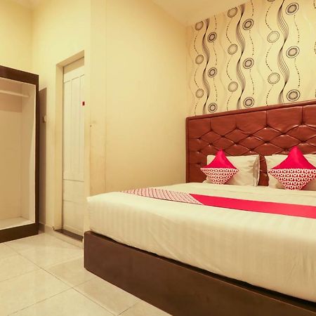 Oyo 1117 New Garuda Hotel Singaraja Dış mekan fotoğraf