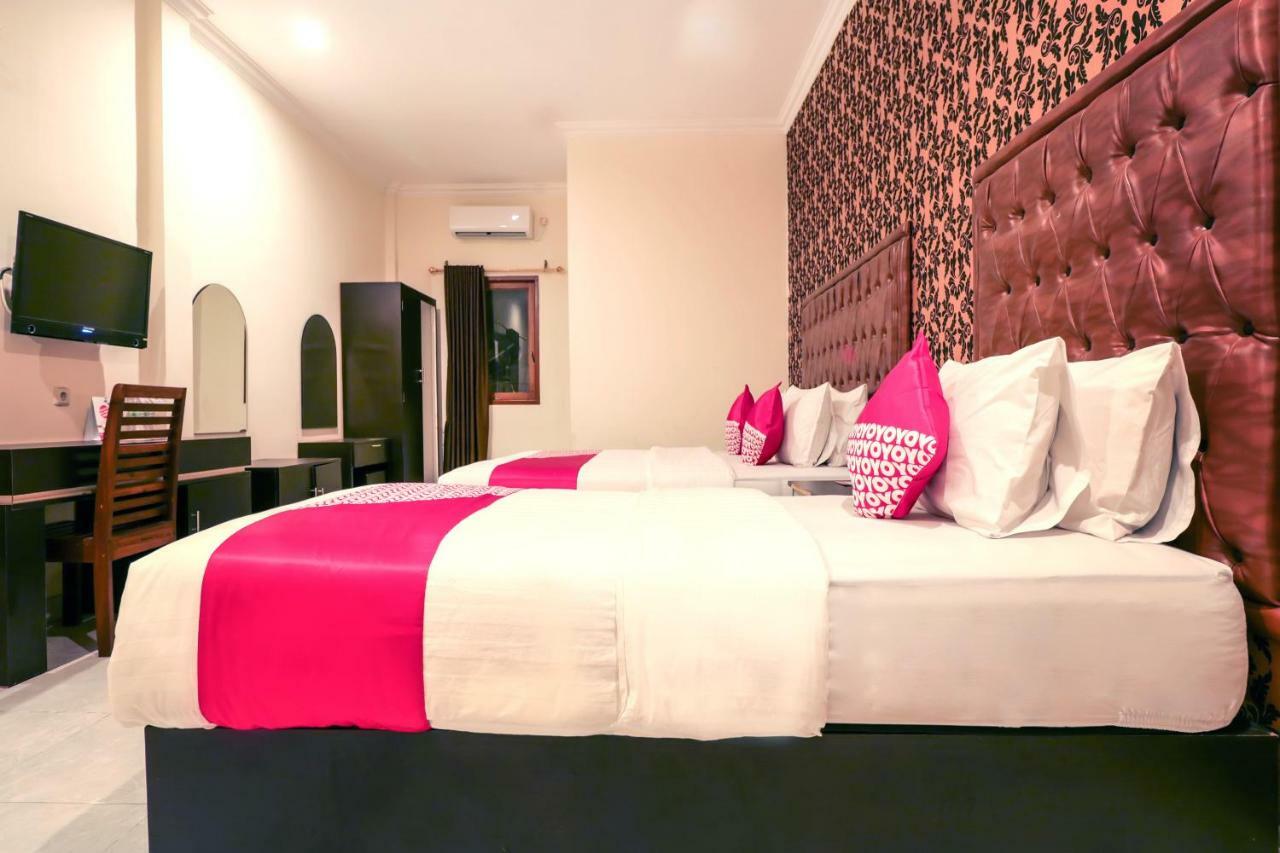 Oyo 1117 New Garuda Hotel Singaraja Dış mekan fotoğraf