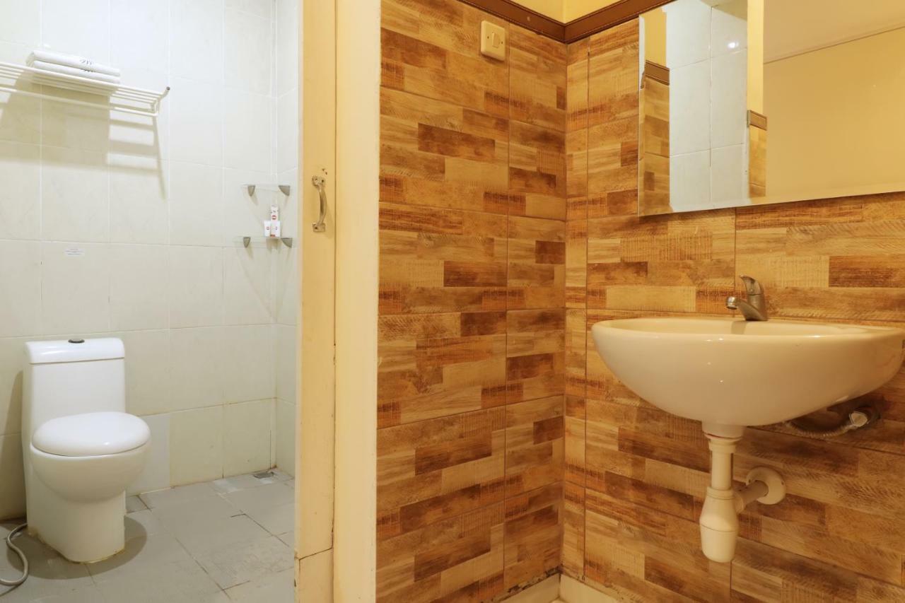 Oyo 1117 New Garuda Hotel Singaraja Dış mekan fotoğraf