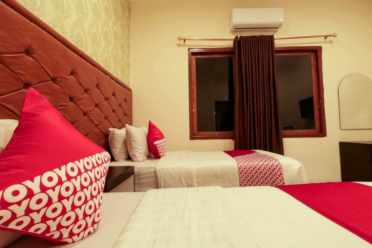 Oyo 1117 New Garuda Hotel Singaraja Dış mekan fotoğraf