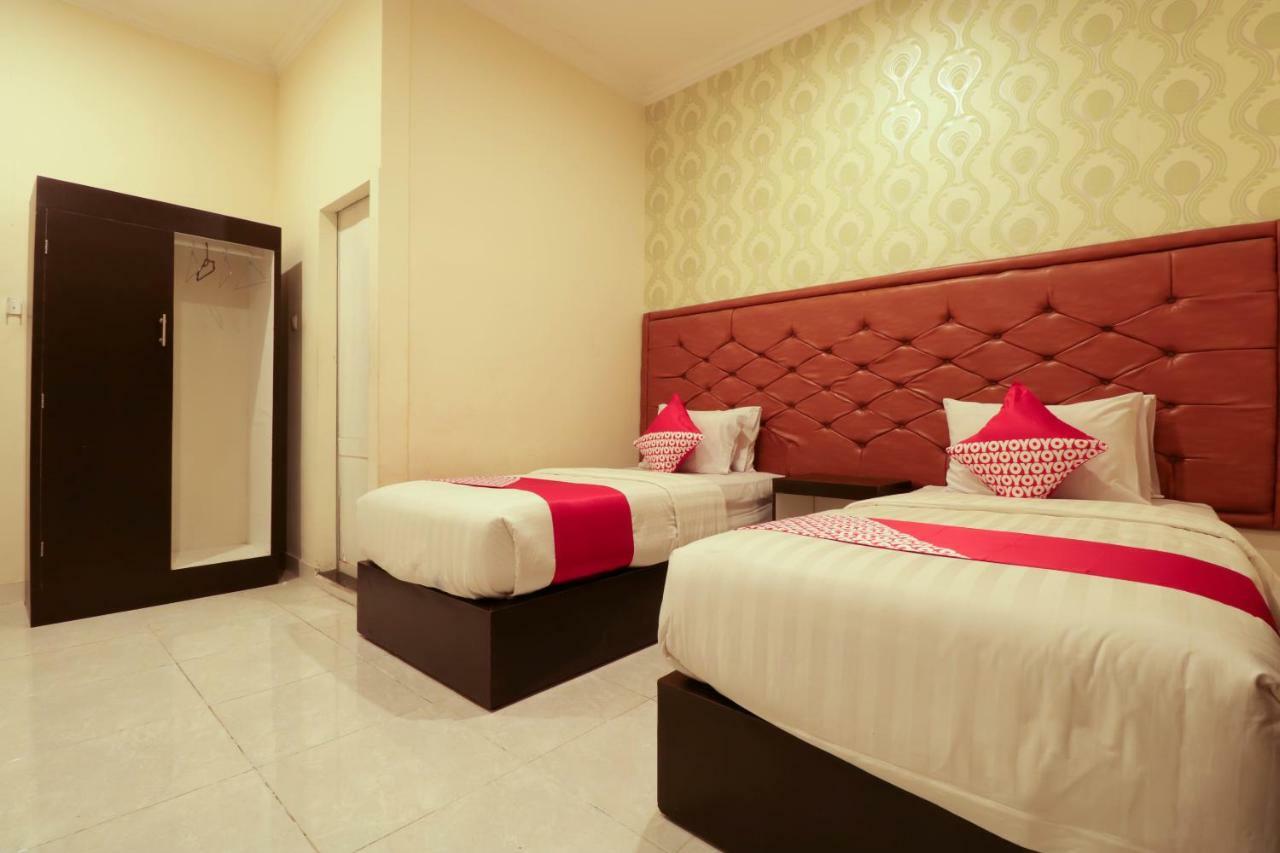 Oyo 1117 New Garuda Hotel Singaraja Dış mekan fotoğraf