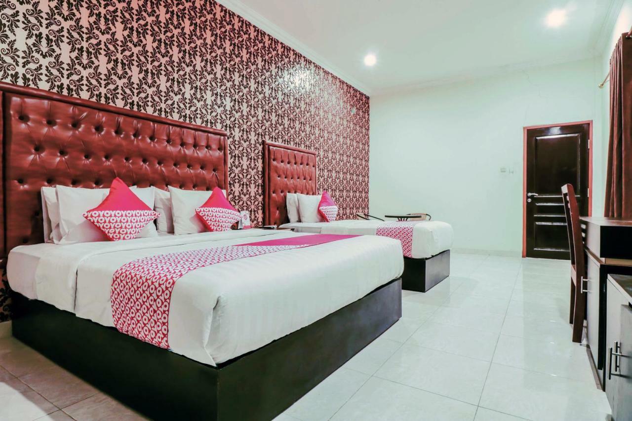 Oyo 1117 New Garuda Hotel Singaraja Dış mekan fotoğraf