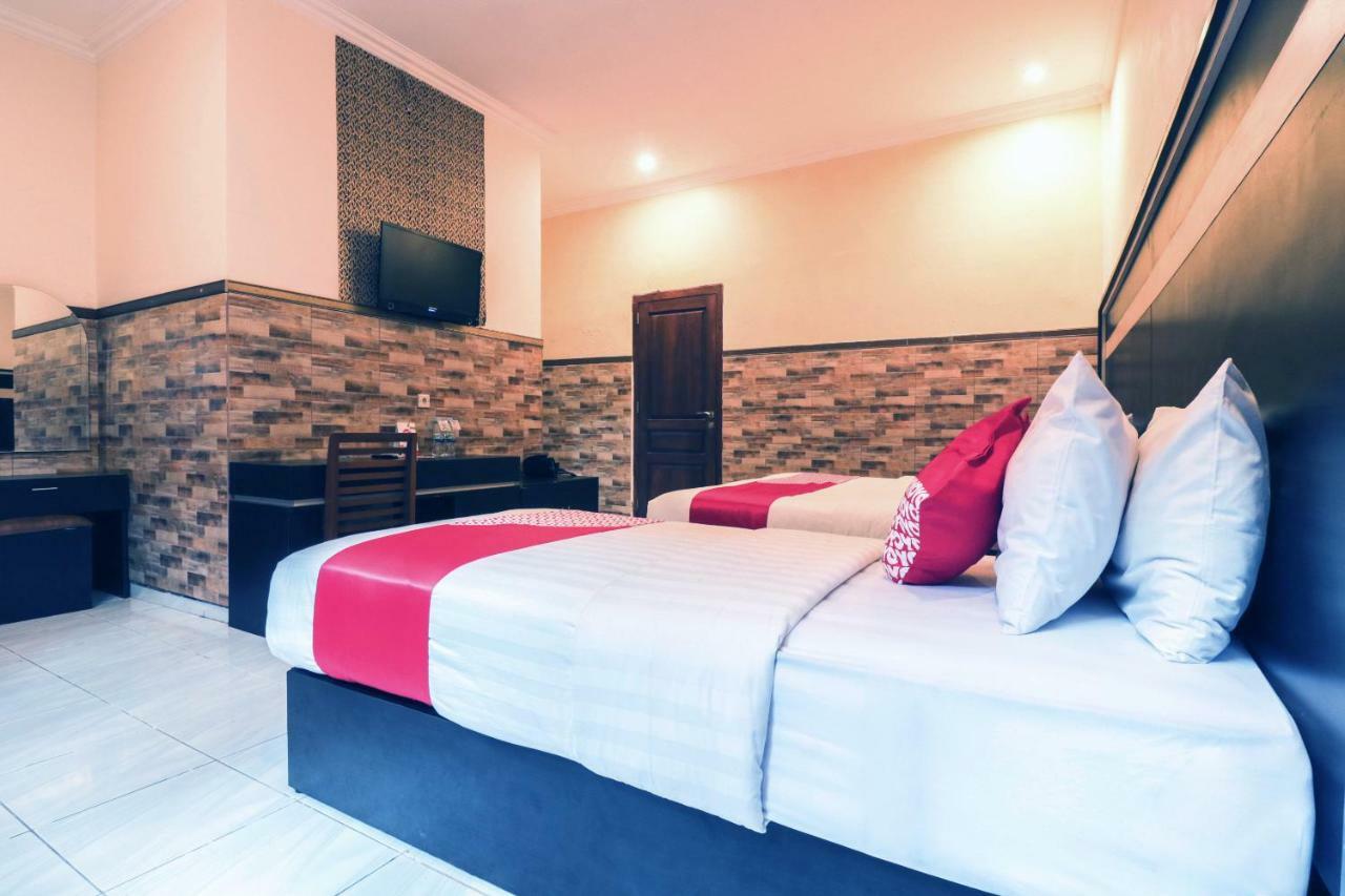 Oyo 1117 New Garuda Hotel Singaraja Dış mekan fotoğraf
