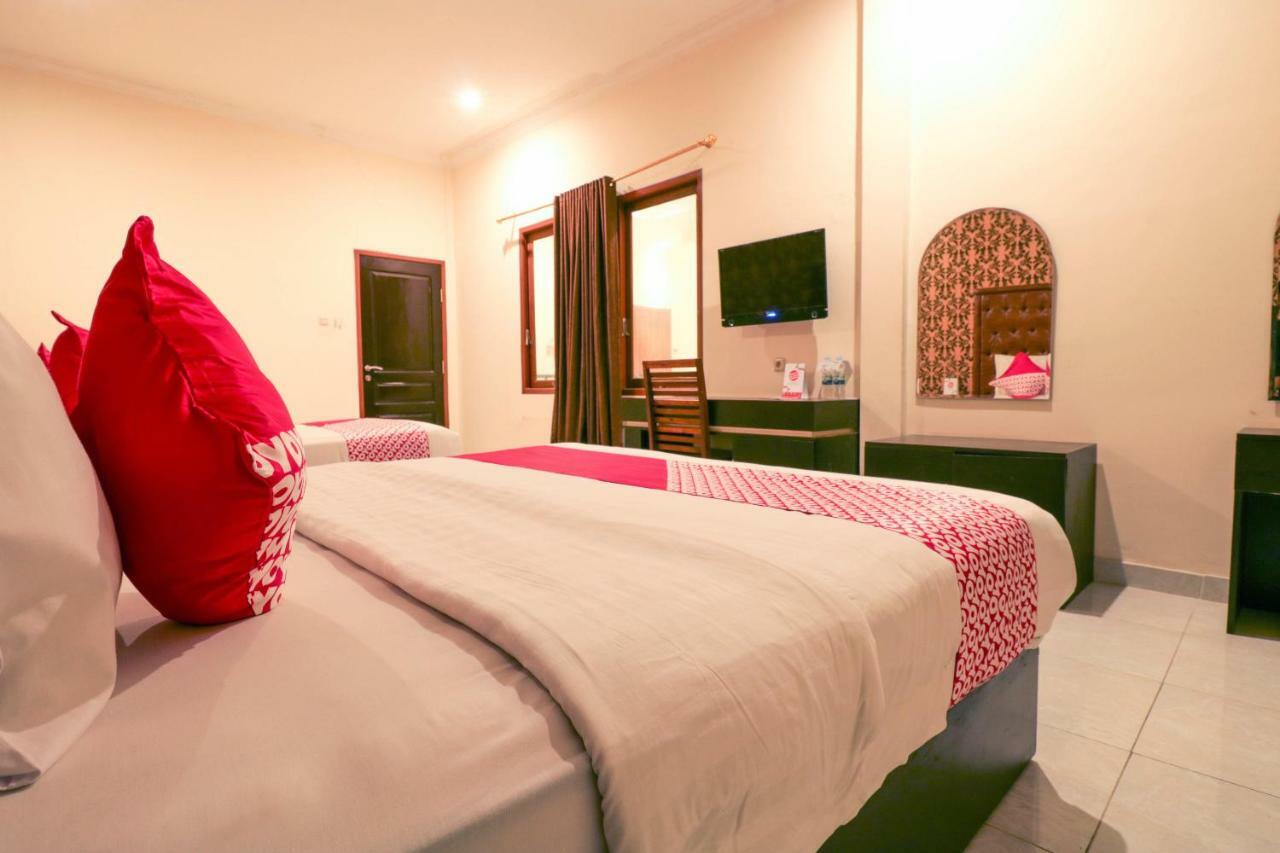 Oyo 1117 New Garuda Hotel Singaraja Dış mekan fotoğraf