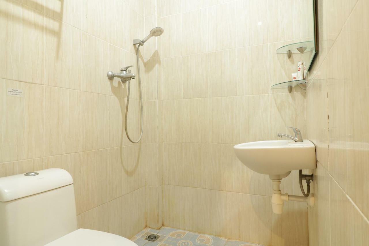 Oyo 1117 New Garuda Hotel Singaraja Dış mekan fotoğraf
