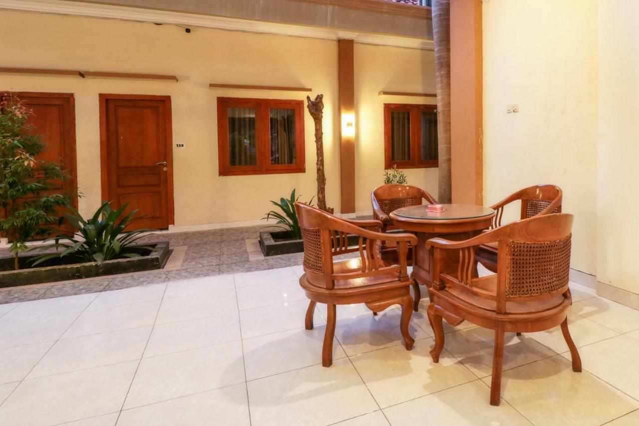 Oyo 1117 New Garuda Hotel Singaraja Dış mekan fotoğraf